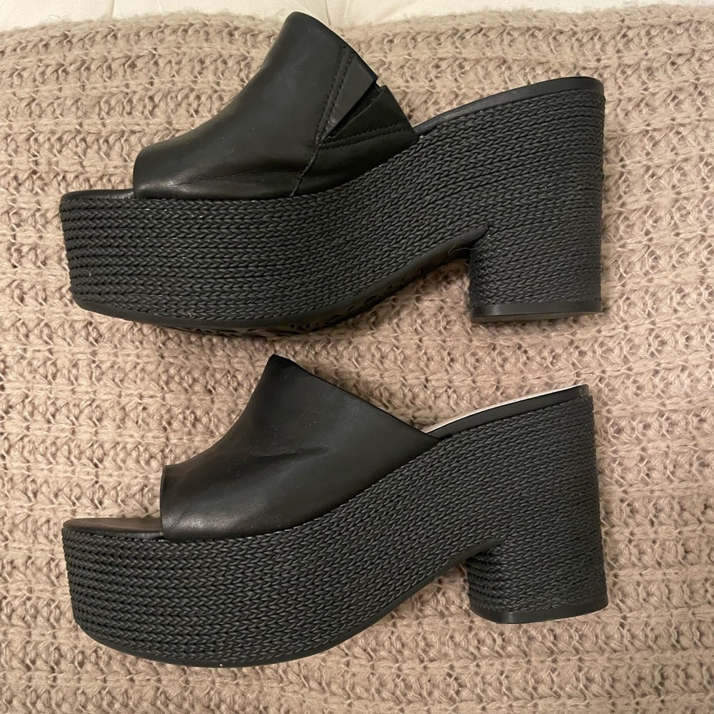 Gently Used Franco Sarto Platform sandals-Black - Picture 4 of 5